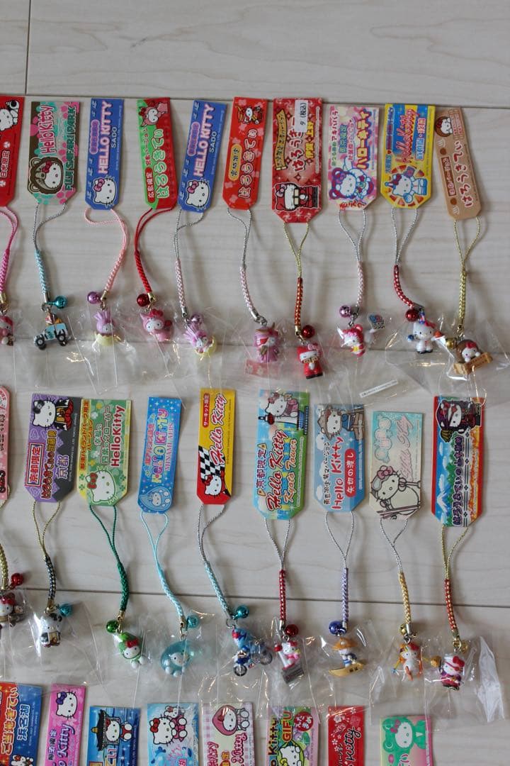 ご当地ハローキティ　ストラップ　レア　まとめ売り　69個　地域限定　未使用