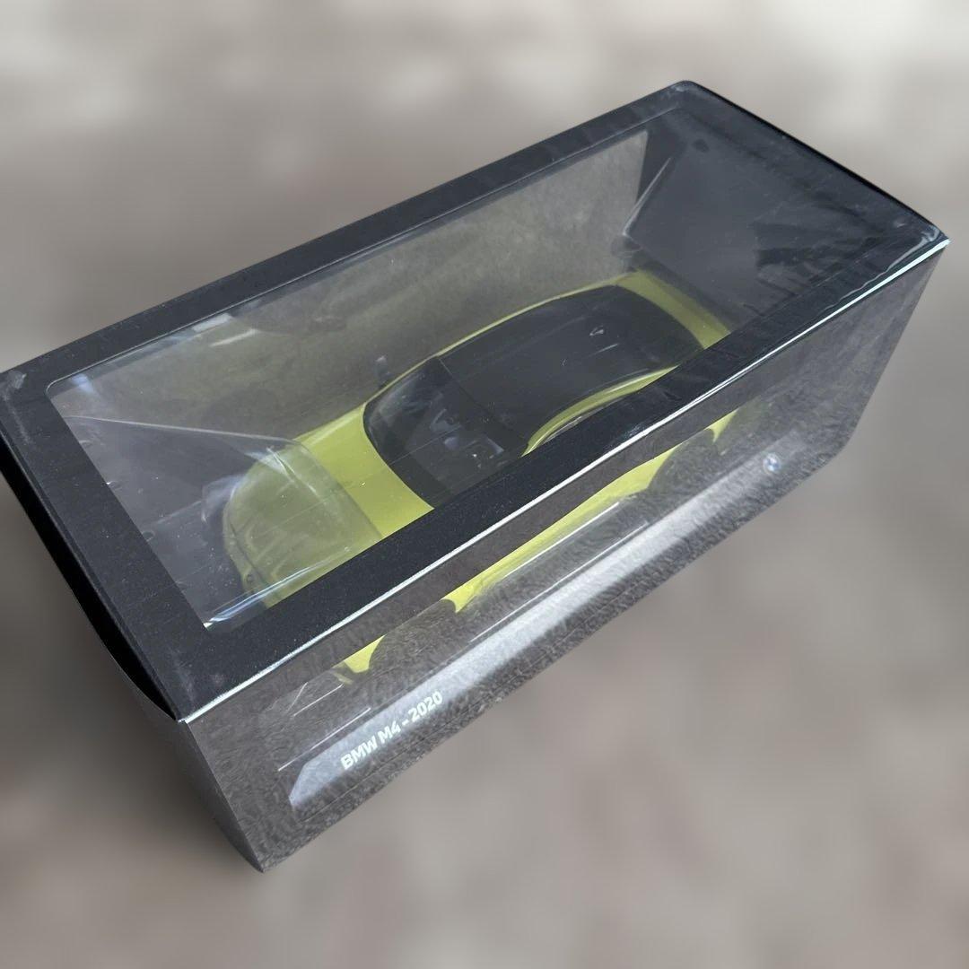 BMW M4 - 2020 イエロー 1:18スケールミニカー