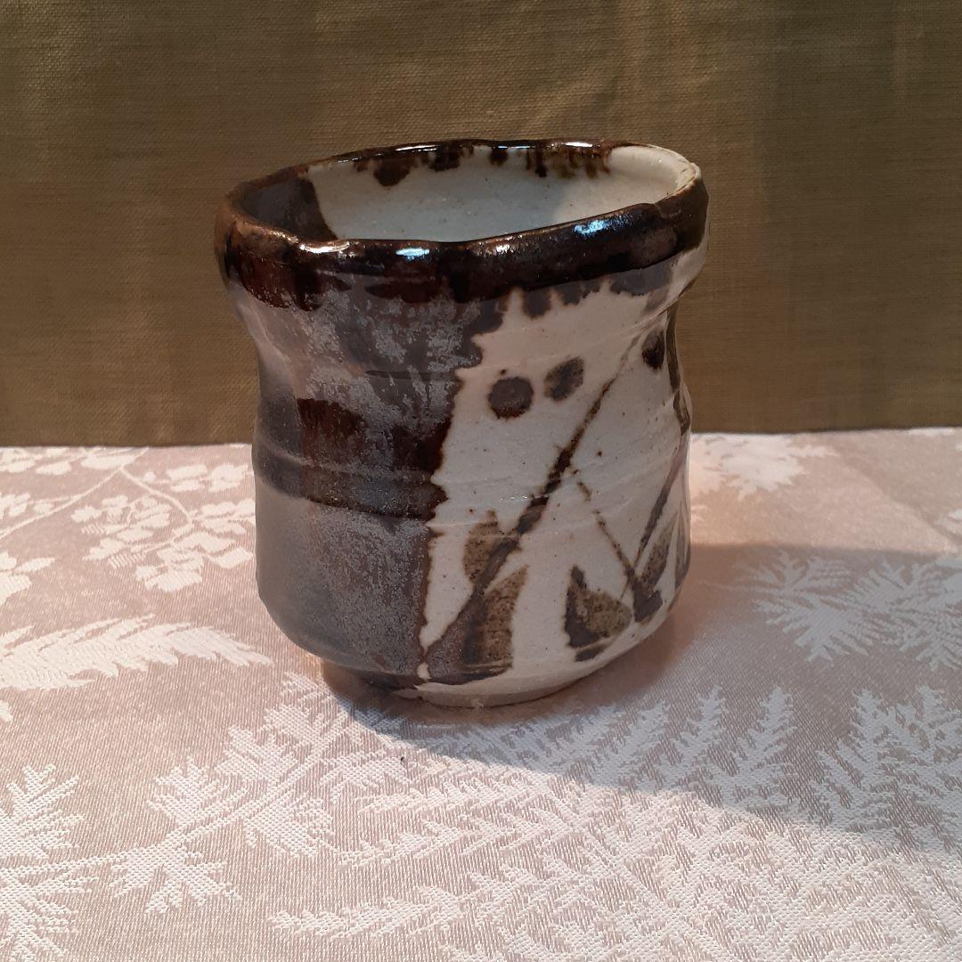 故、加藤仁　作　黒織部草花紋湯呑