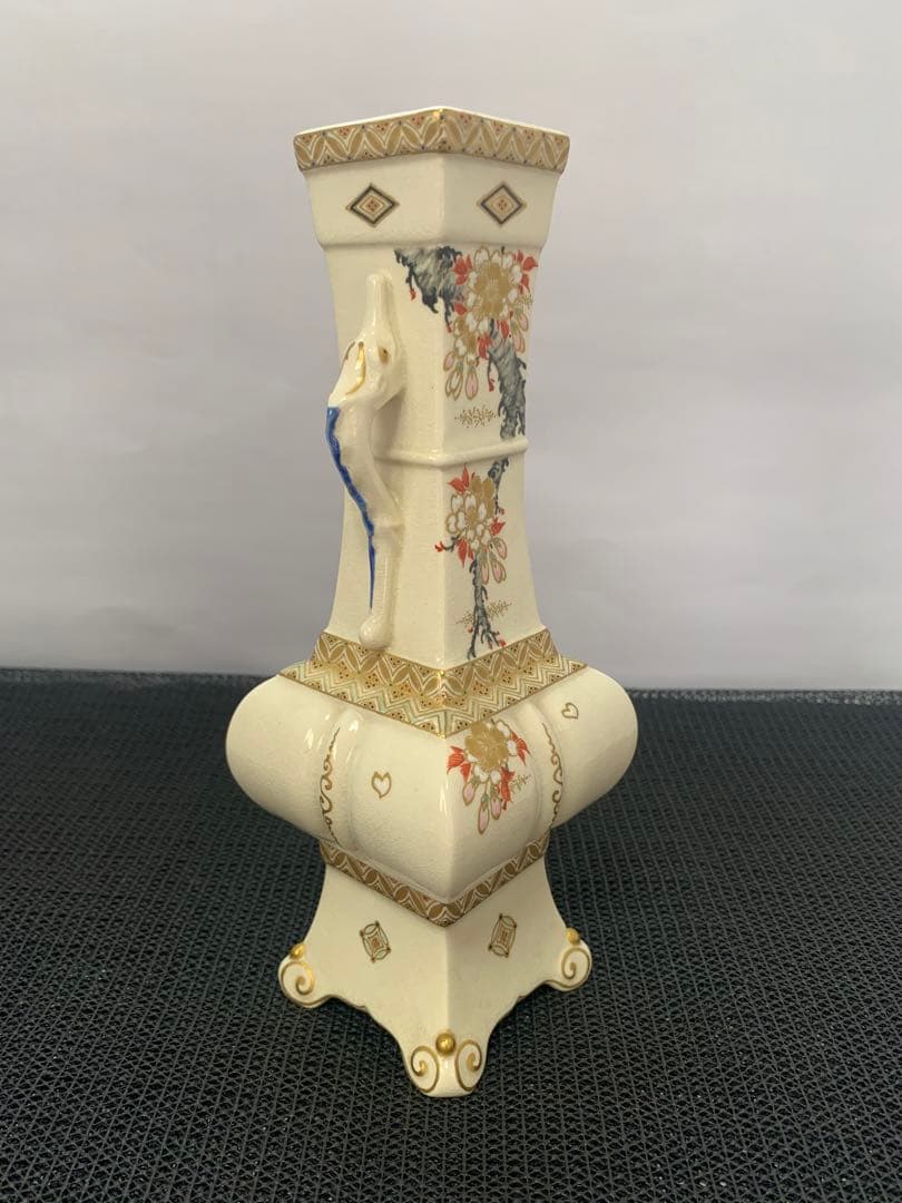 薩摩焼　十五代　沈壽官作　人間国宝　七宝宝尽文花瓶　共箱　送料込み