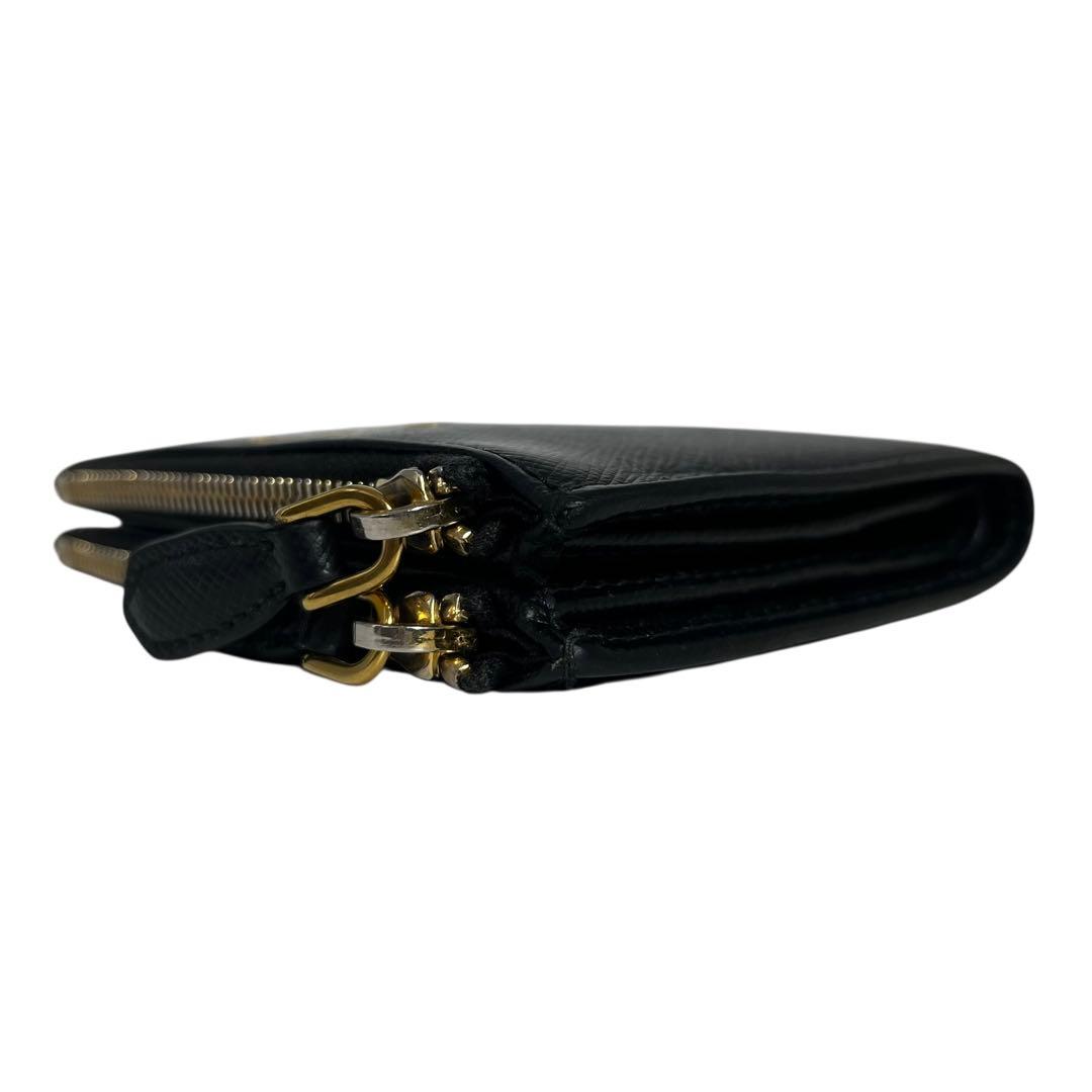 希少✨プラダ 二つ折り財布 ダブルファスナー サフィアーノ ロゴ金具 ブラック