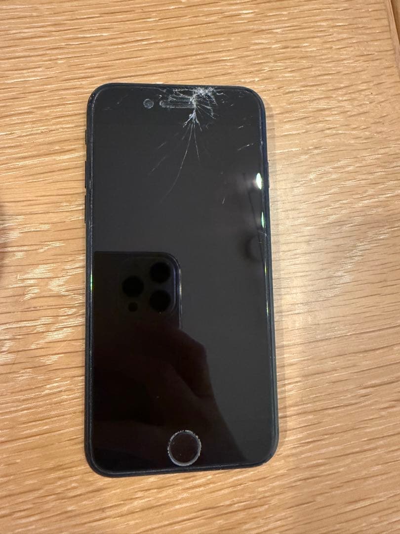 iPhoneSE 第二世代 黒 画面ひび割れ - メルカリ
