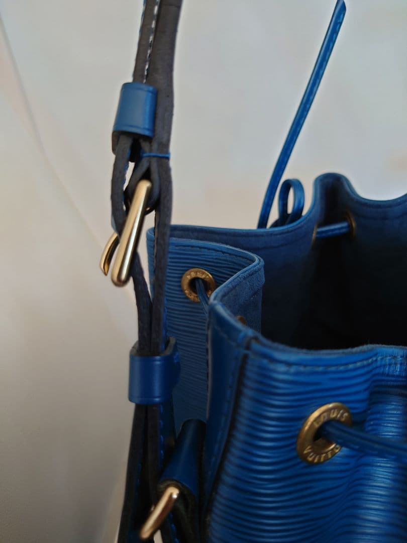 ルイヴィトンLouis Vuitton エピ　プチノエ 青