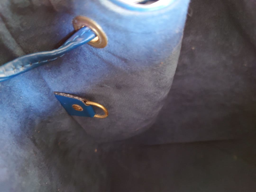 ルイヴィトンLouis Vuitton エピ　プチノエ 青