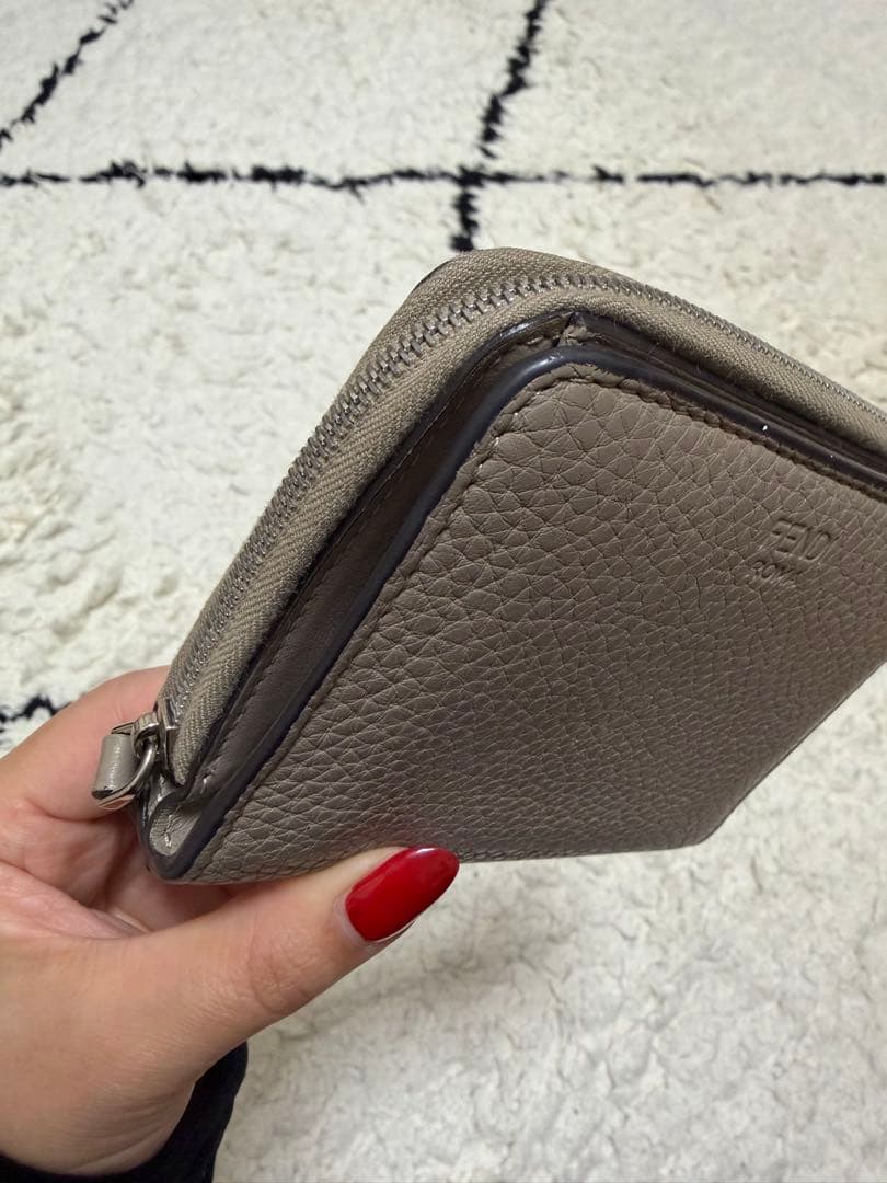 FENDI 二つ折り財布 グレー レザー
