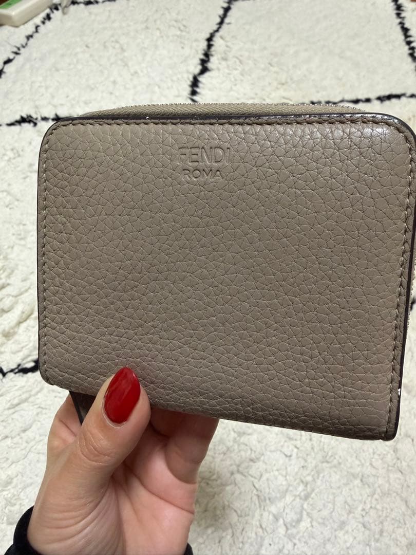 FENDI 二つ折り財布 グレー レザー