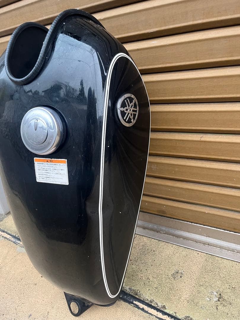 値下げ YAMAHA SR400 インジェクション 純正 タンク 凹み ジャンク