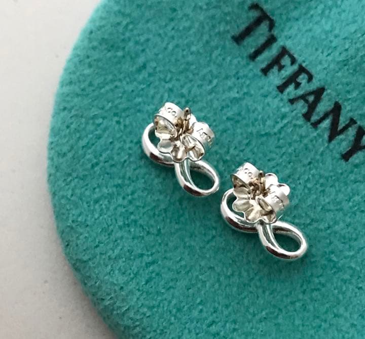 Tiffany インフィニティピアス - メルカリ