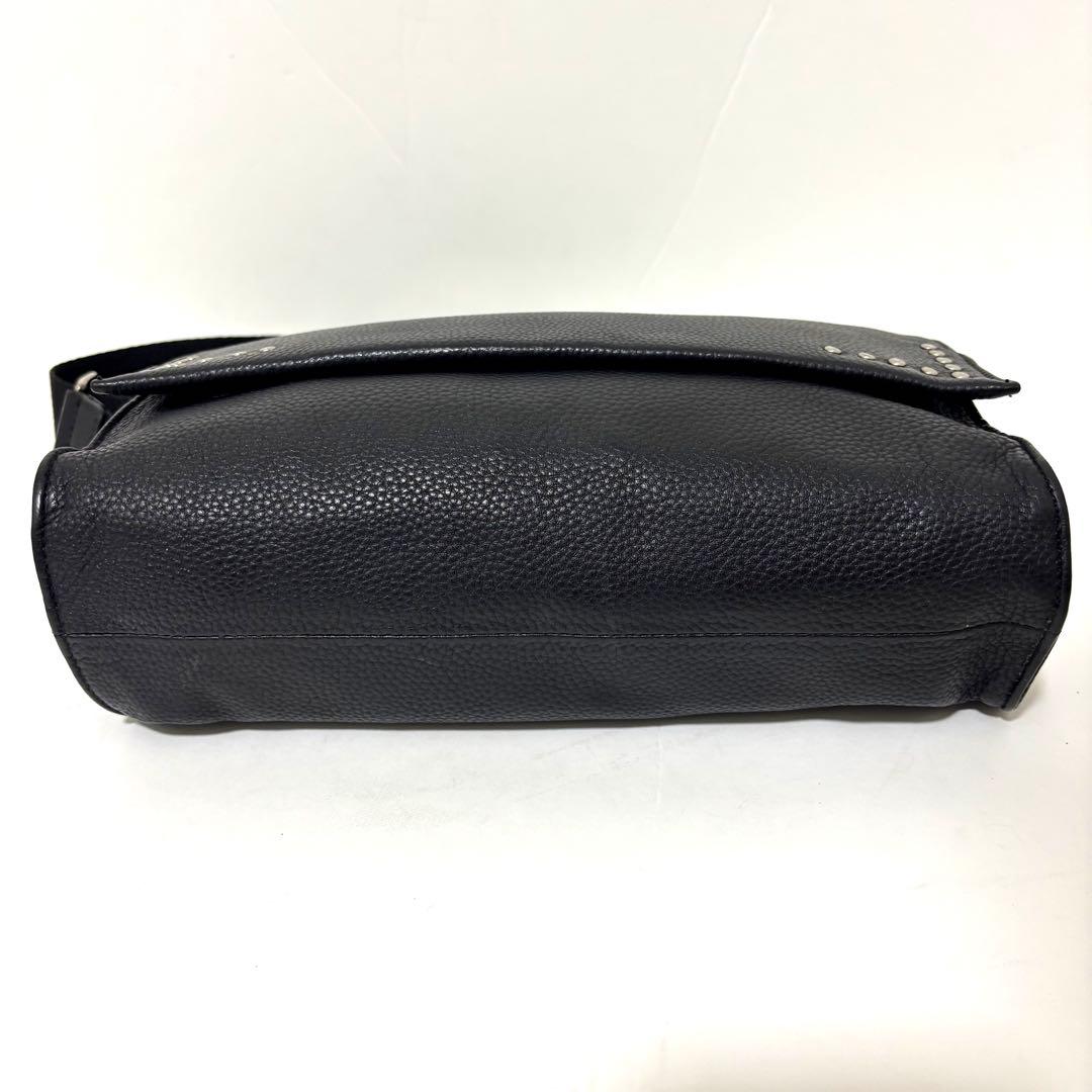 イアパピヨネ ワイドテープ ショルダーバッグ スタッズ ブラック