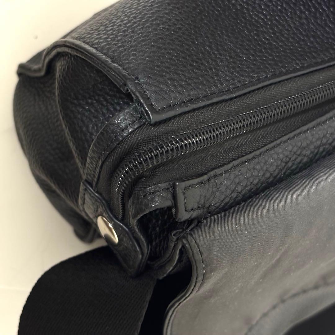 イアパピヨネ ワイドテープ ショルダーバッグ スタッズ ブラック