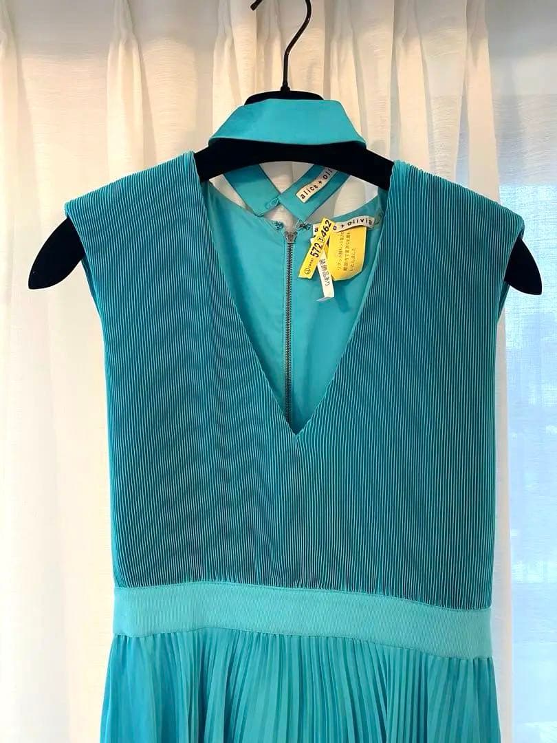 Alice Olivia 青 プリーツ Vネック ノースリーブ 光沢