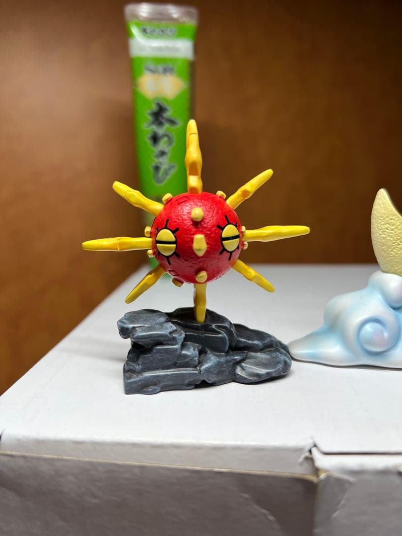 ポケモンスケールワールド　ソルロックとルナトーン