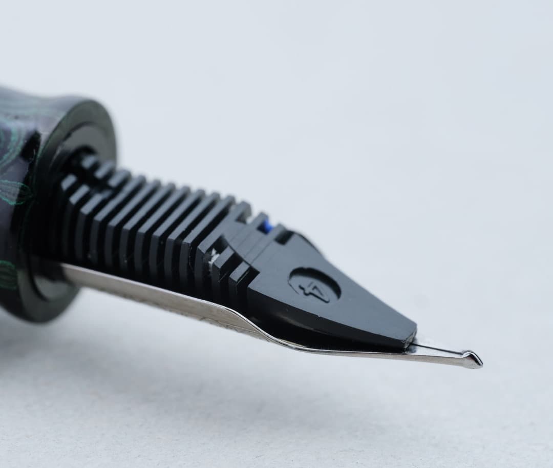 Nahvalur Nautilus 万年筆　アラビック