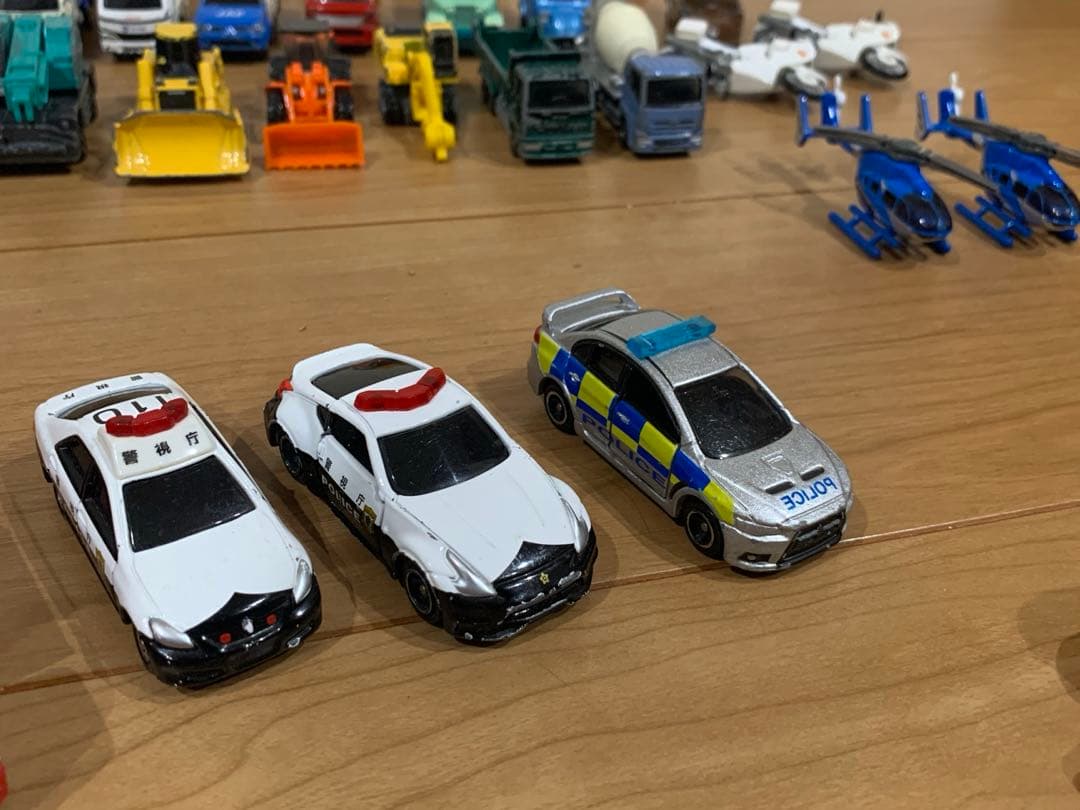 トミカ42台まとめ売り - メルカリ