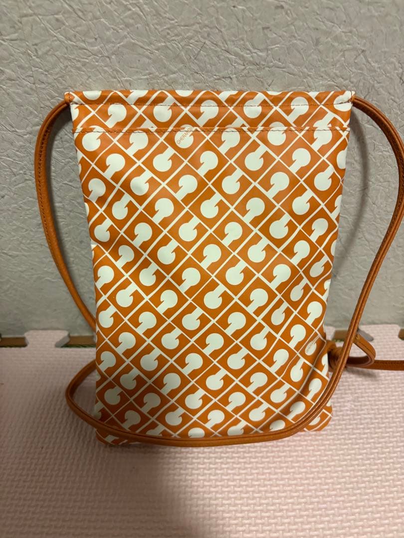 mitsurinさま　ゲラルディーニ☆ソフティ☆スマホポーチ☆斜めがけポシェット