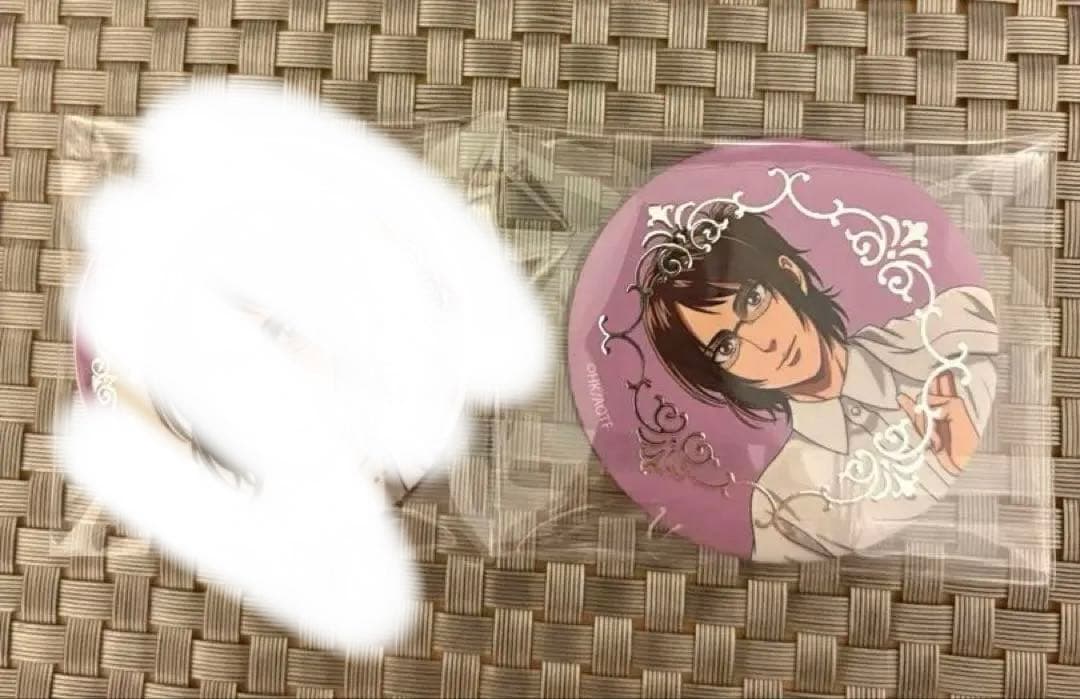 進撃の巨人 ハンジ・ゾエ ホワイトコーデ 缶バッジ 2個セット - メルカリ