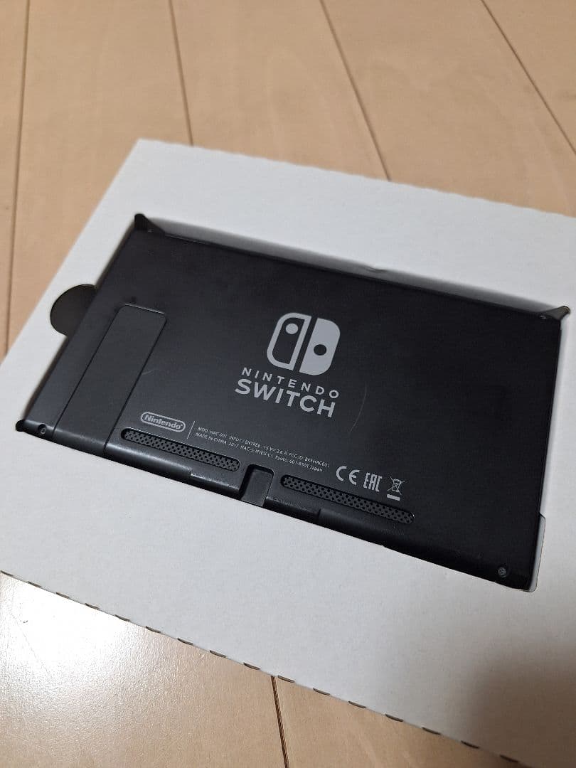 ニンテンドーSwitch 本体　純正ケース付