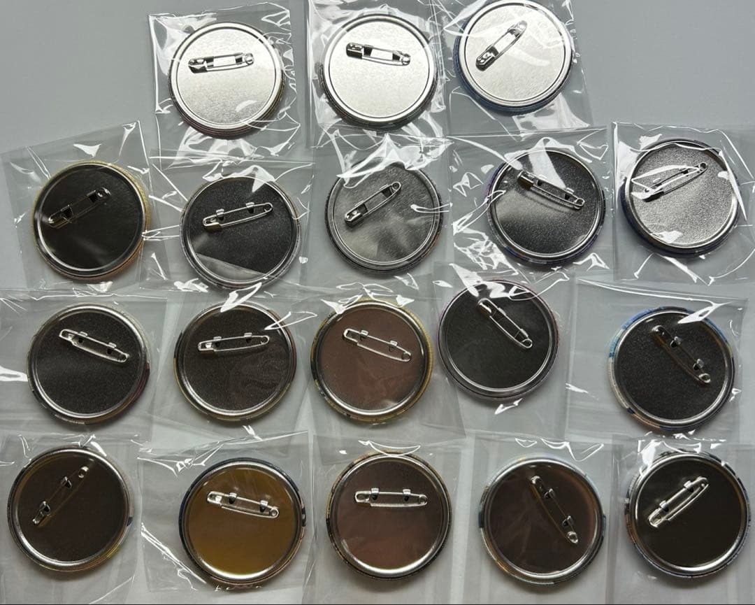 名探偵コナン　コナンプラザ 缶バッジ　18種セット