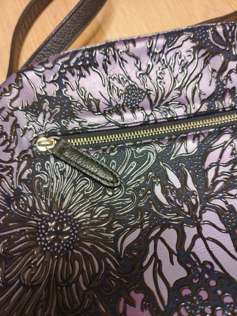 希少 印傳屋 フロニティ ショルダーバッグ 斜めがけ 肩がけ B5 黒×紫