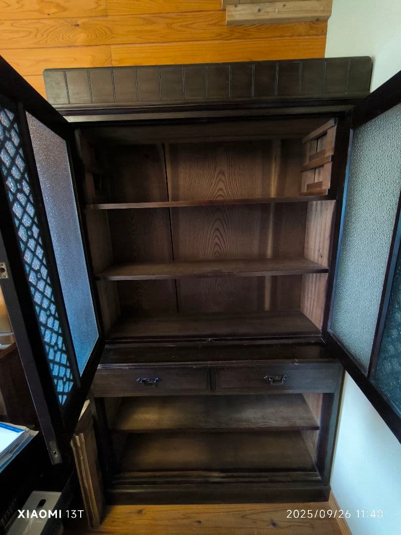 木製キャビネット ガラス扉 無垢材 北海道民藝 箪笥 本棚 ダーク