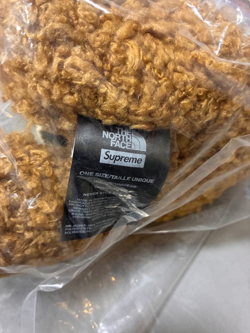 シュプリーム　くま　ノースフェイス