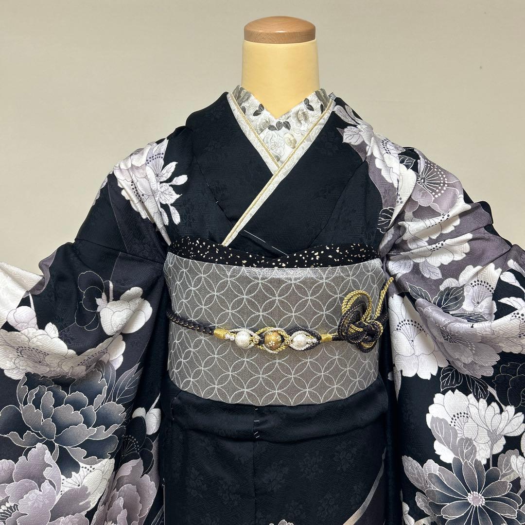 黒と白染め分け モノトーン 牡丹と菊のシックな振袖フルセット