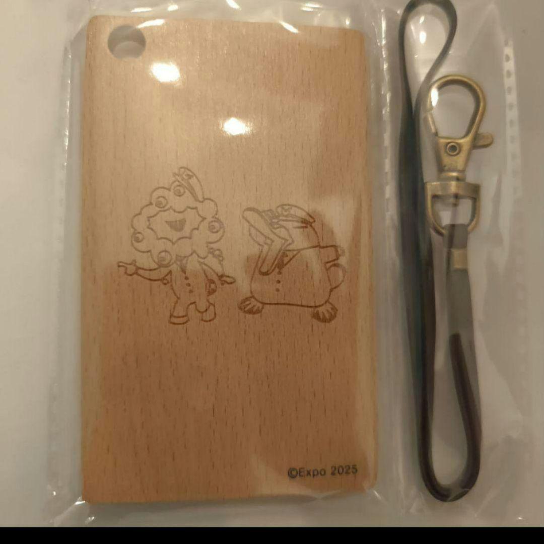 大阪万博 2025 限定 木製パスケースA 万博記念 ICOCA 無し - メルカリ