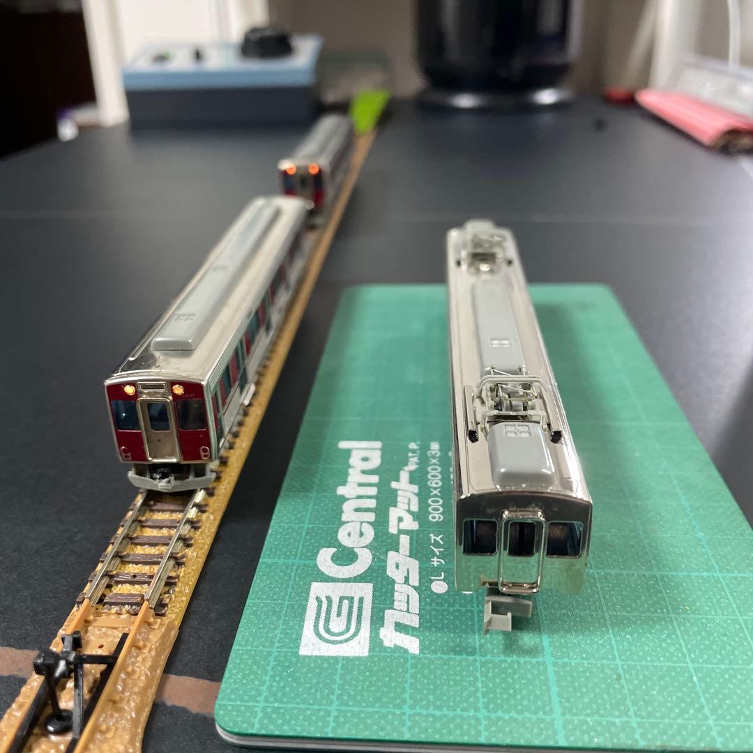 エンドウ　近鉄3000系ステンレスカ-３両ヘッドライト点灯[金属製美品]