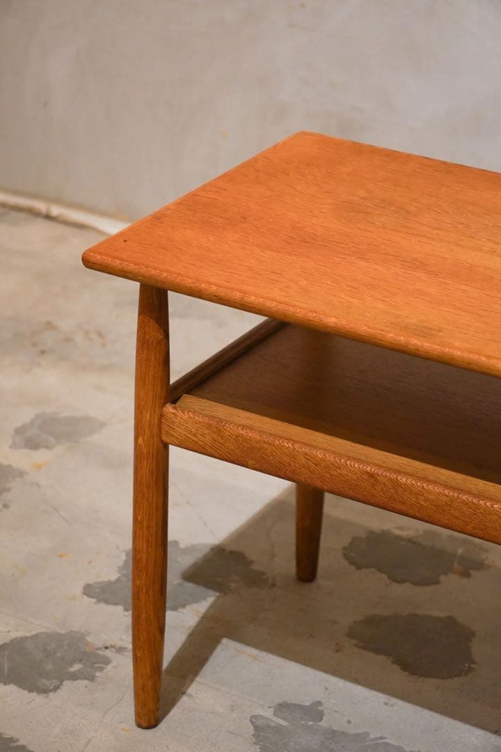 モブラー社製 北欧ヴィンテージ オークサイドテーブル アイヴァン・A