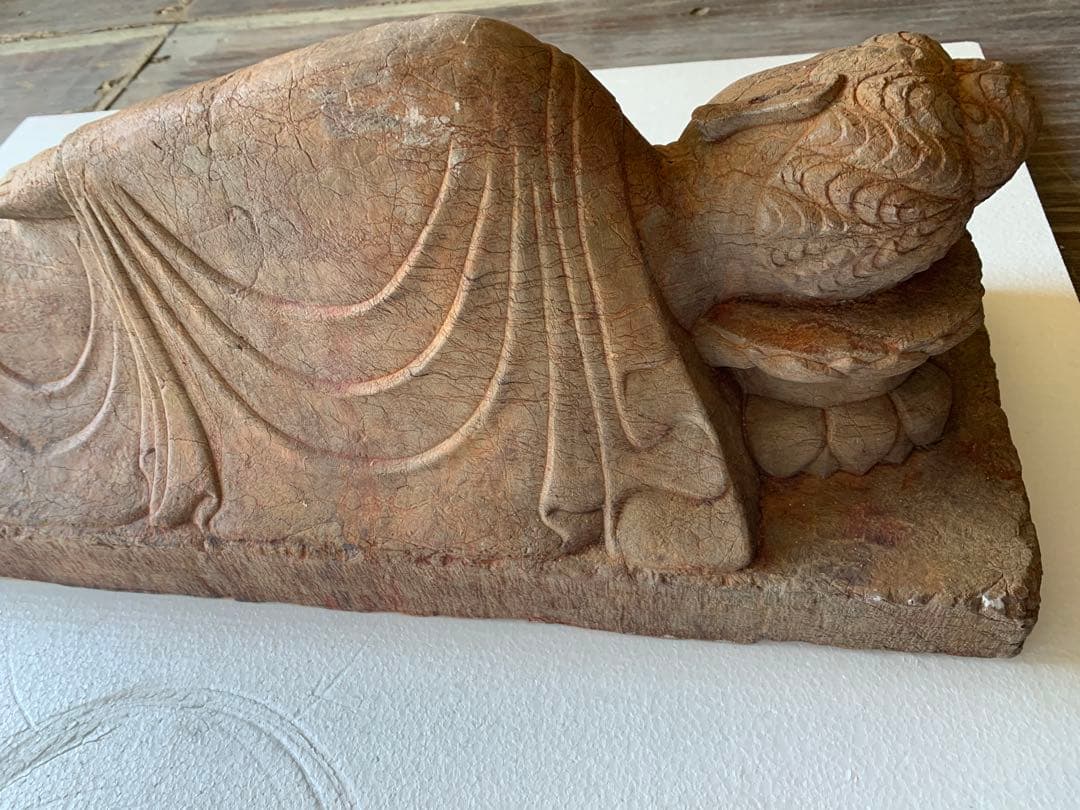 北魏時代 青石睡仏 青石細密彫 仏像 仏師手作り品 某寺院所蔵 - メルカリ