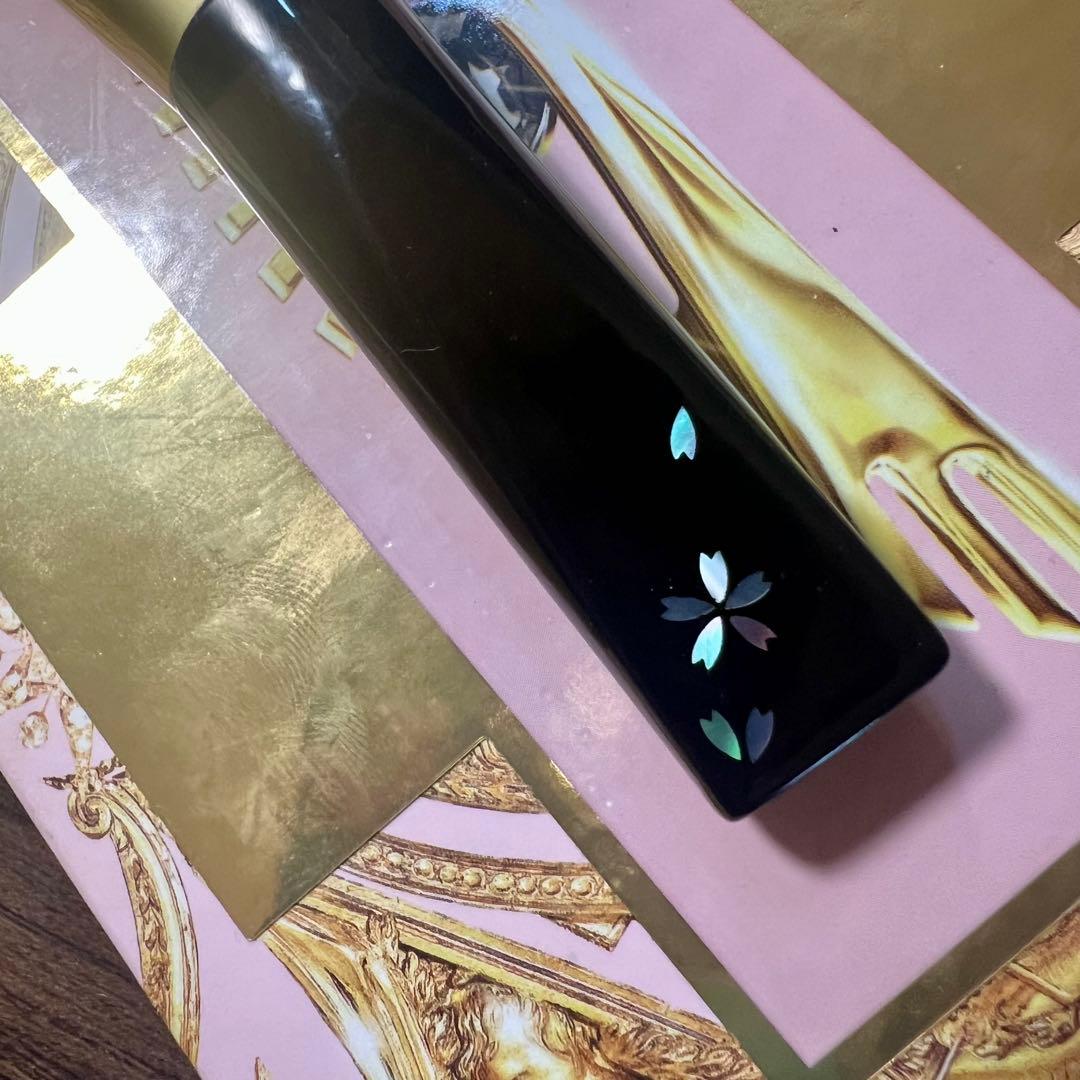 新品未使用　パウダーブラシ　天然毛　螺鈿