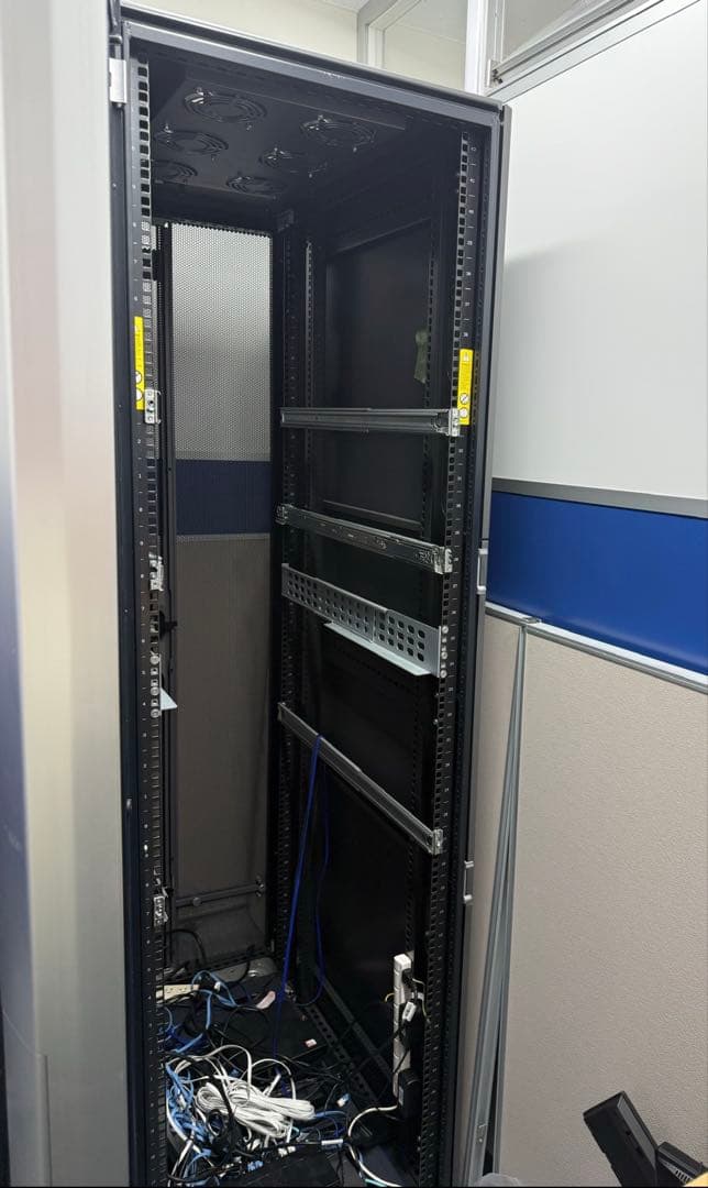 hpサーバーラック 高さ約1.8m 幅58cm