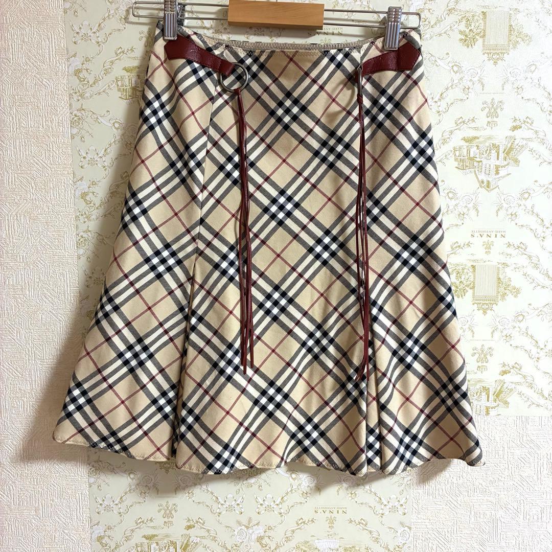 バーバリーブルーレーベルノバチェック台形スカート 36 ベージュ系ベルト付き美品