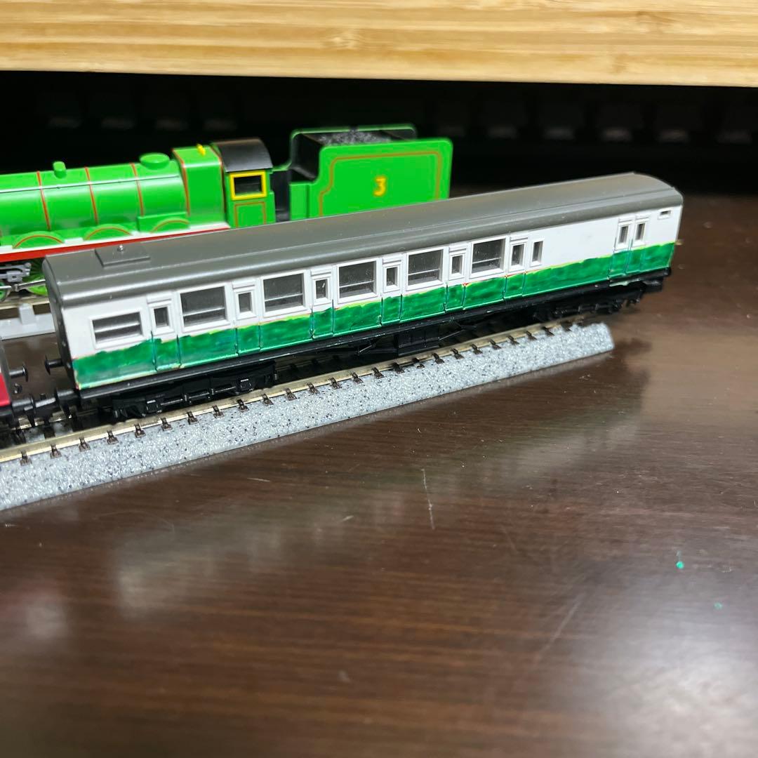 ヘンリー Nゲージ 赤い客車　緑の客車　セット