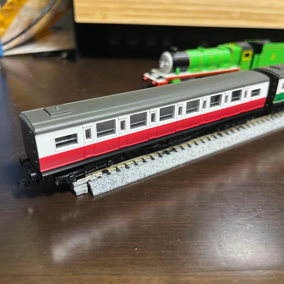 ヘンリー Nゲージ 赤い客車　緑の客車　セット