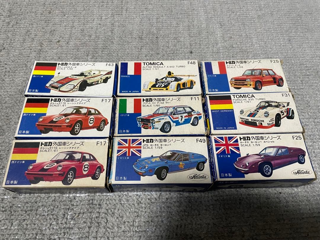 当時の赤、青、黒箱トミカ超大量ほぼ全てミニカーは美品状態82台くらいあります‼︎