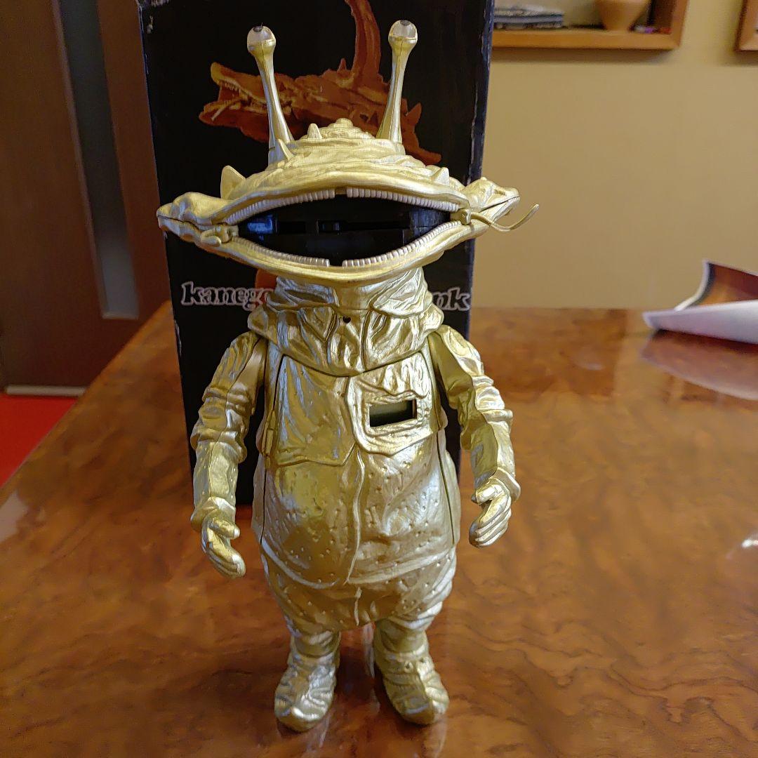 ウルトラマン怪獣フィギュア ゴールド　カネゴン貯金箱　ゴールド ウルトラマン カネゴンカウンターバンク 金色 カネゴンカウンター