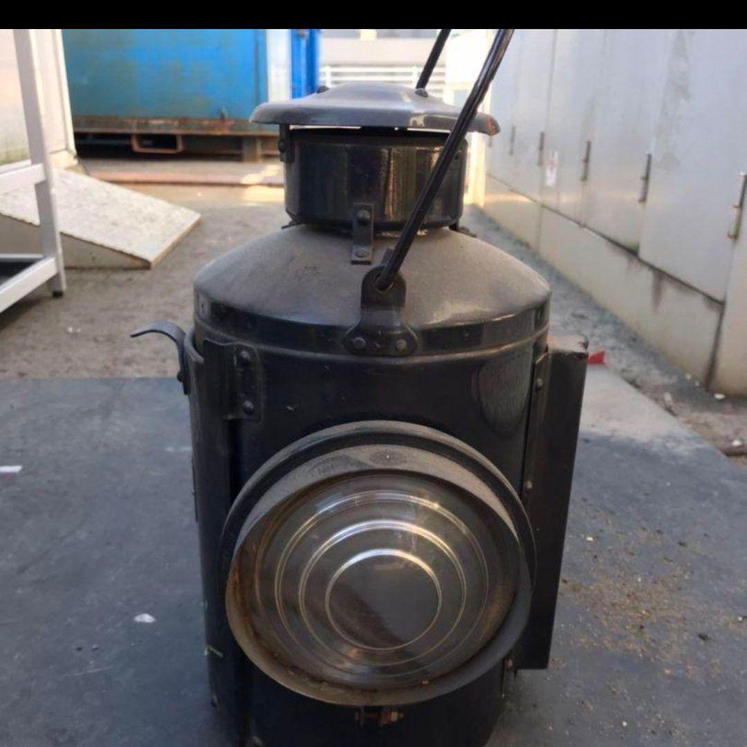 小糸工業株式会社製信号灯