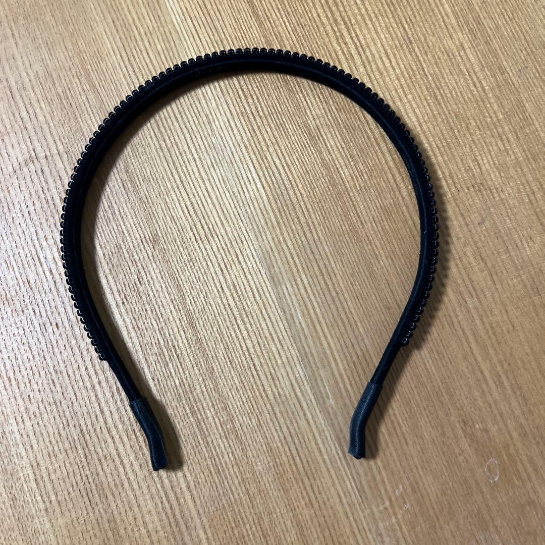 accca ブラック スワロフスキー　カチューシャ　 収納袋付き