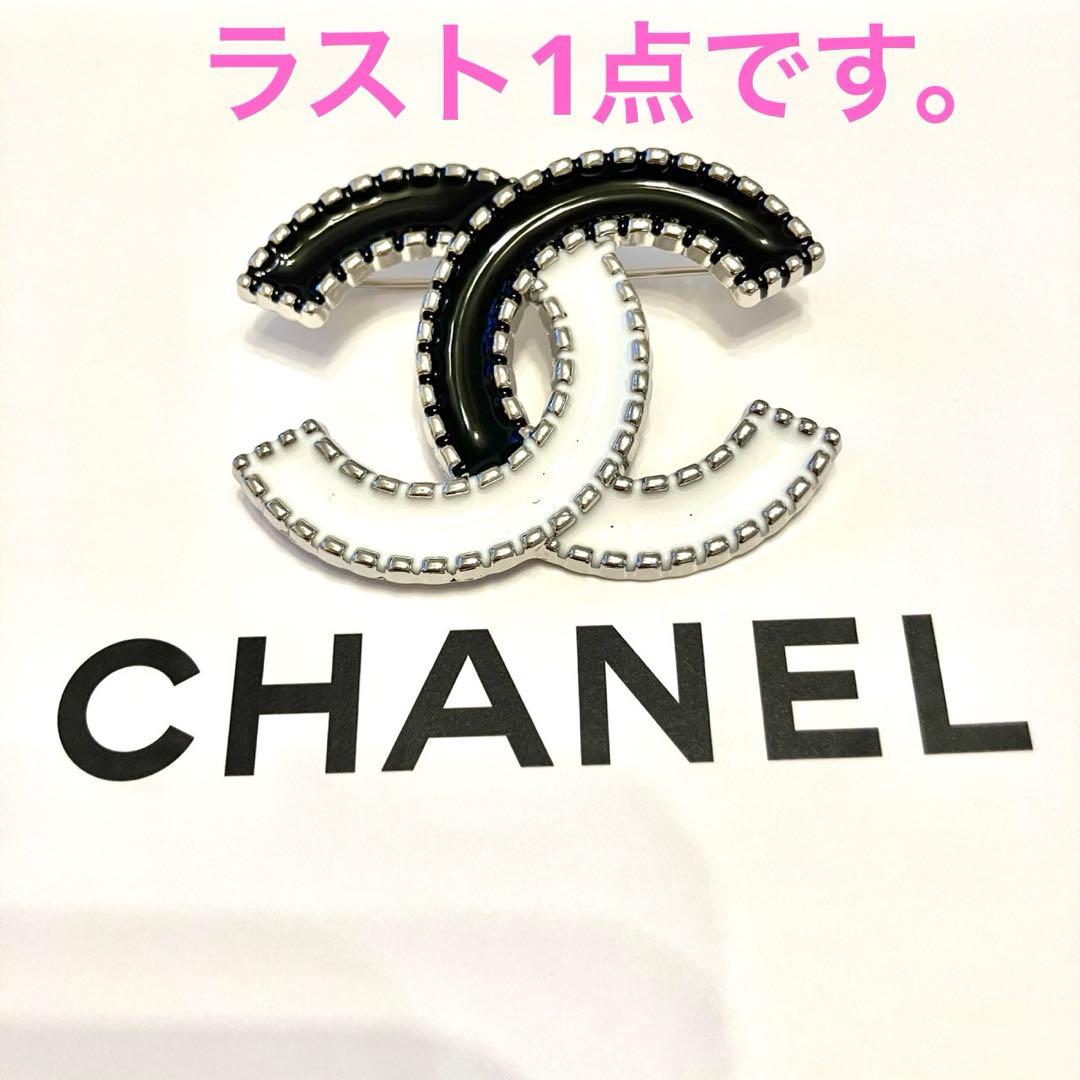 CHANEL ブラック・ホワイト ブローチ ノベルティ - メルカリ