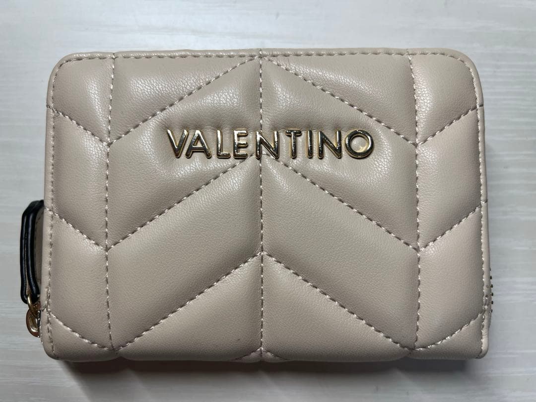 VALENTINO キルティング 二つ折り財布 ベージュ ヴァレンティノ VALENTINO VALENTINO 二つ折り財布 P0R39SNP レザー V