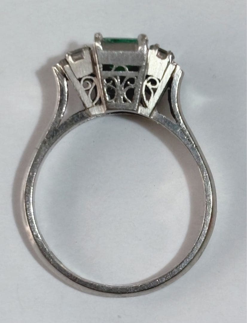 レトロ　エメラルド　ダイヤモンド　プラチナリング
