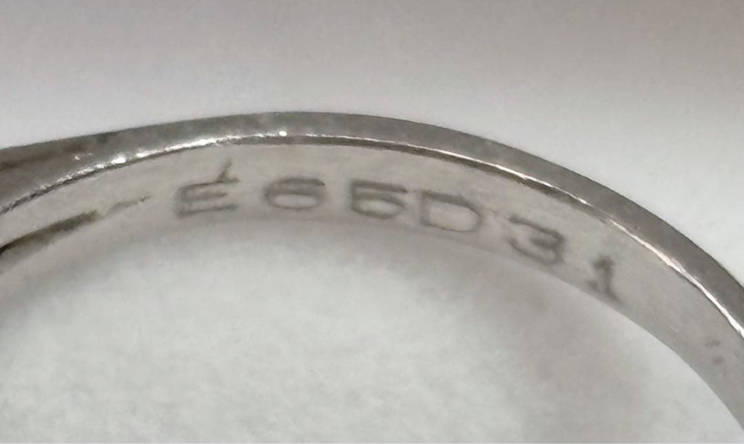 レトロ　エメラルド　ダイヤモンド　プラチナリング