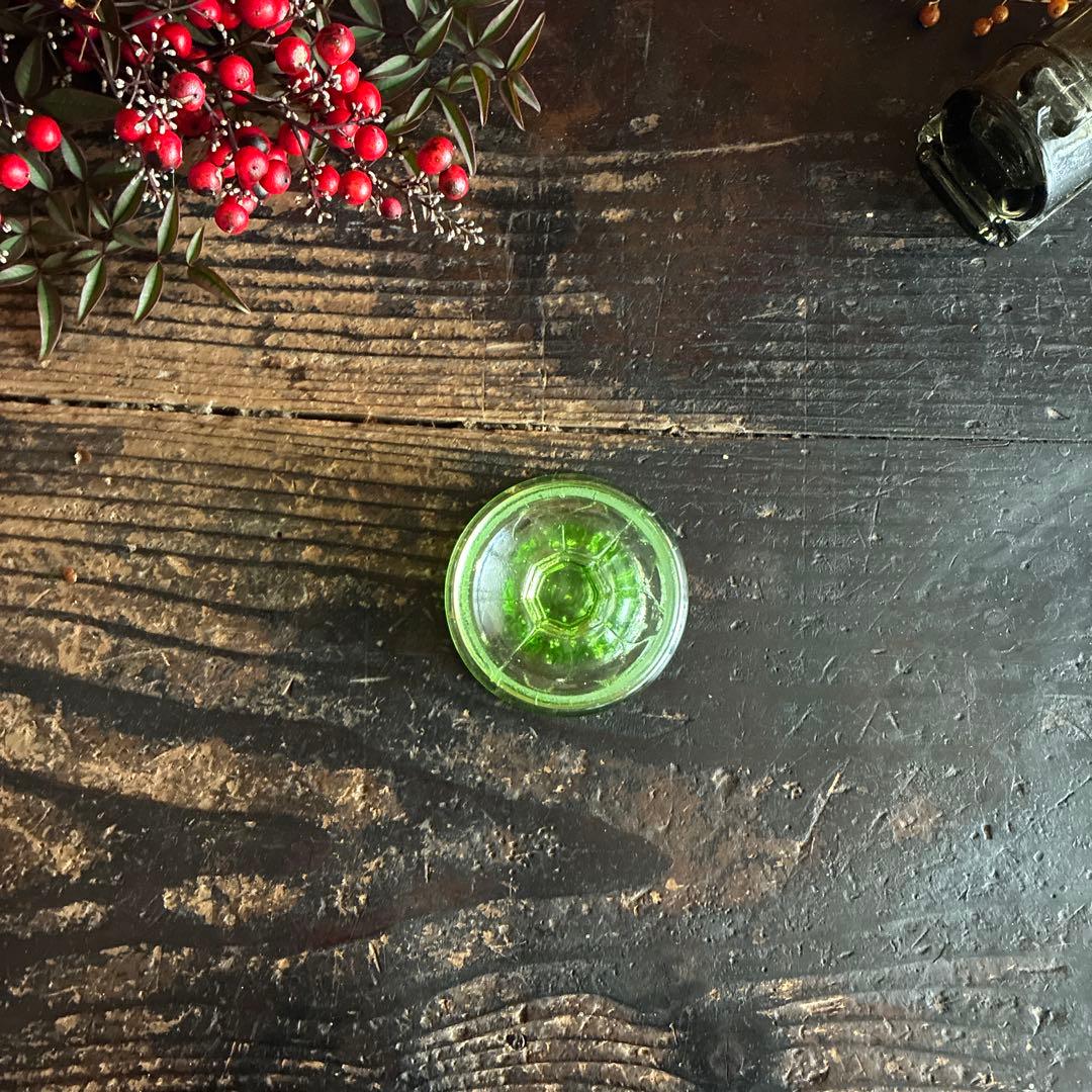 骨董 時代ガラス 若草色 プレスガラス 希少ラッパ型 菊割底 氷コップ