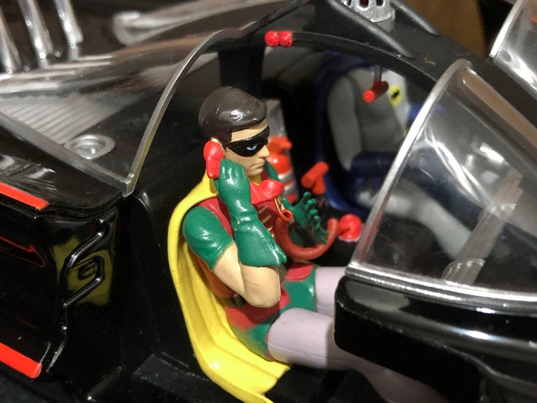 ★絶版！￼ マテル 1/18 バットモービルTV版フィギュア付