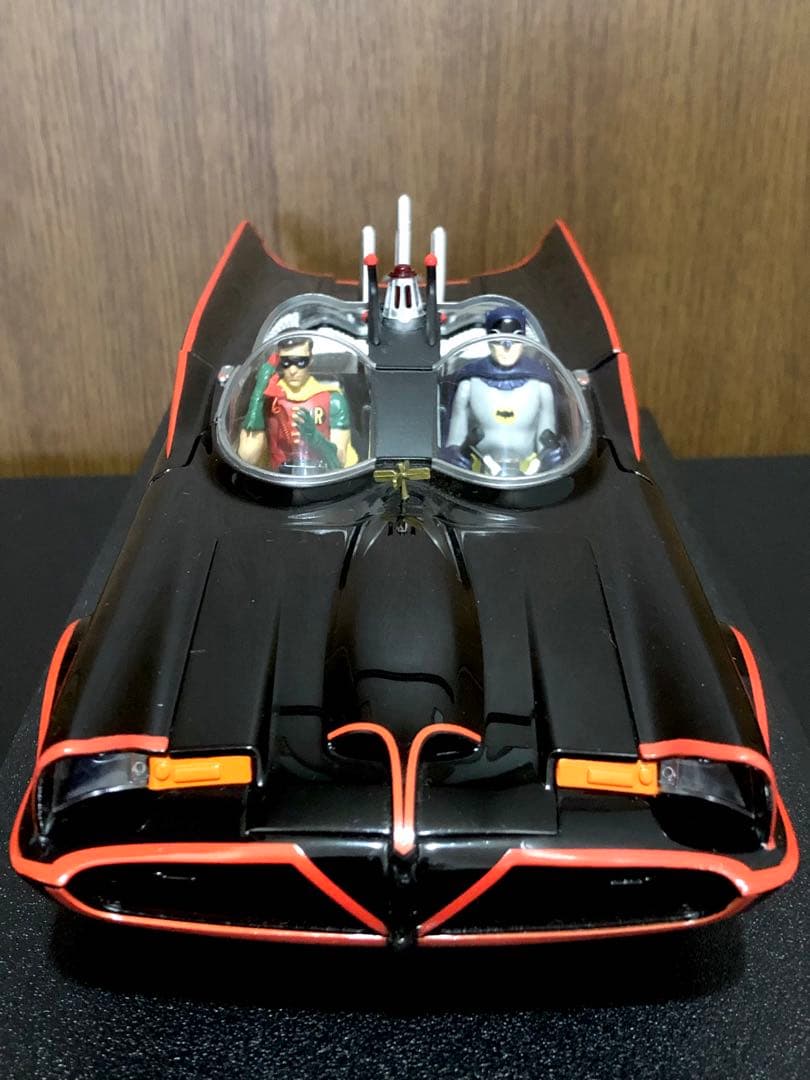 ★絶版！￼ マテル 1/18 バットモービルTV版フィギュア付