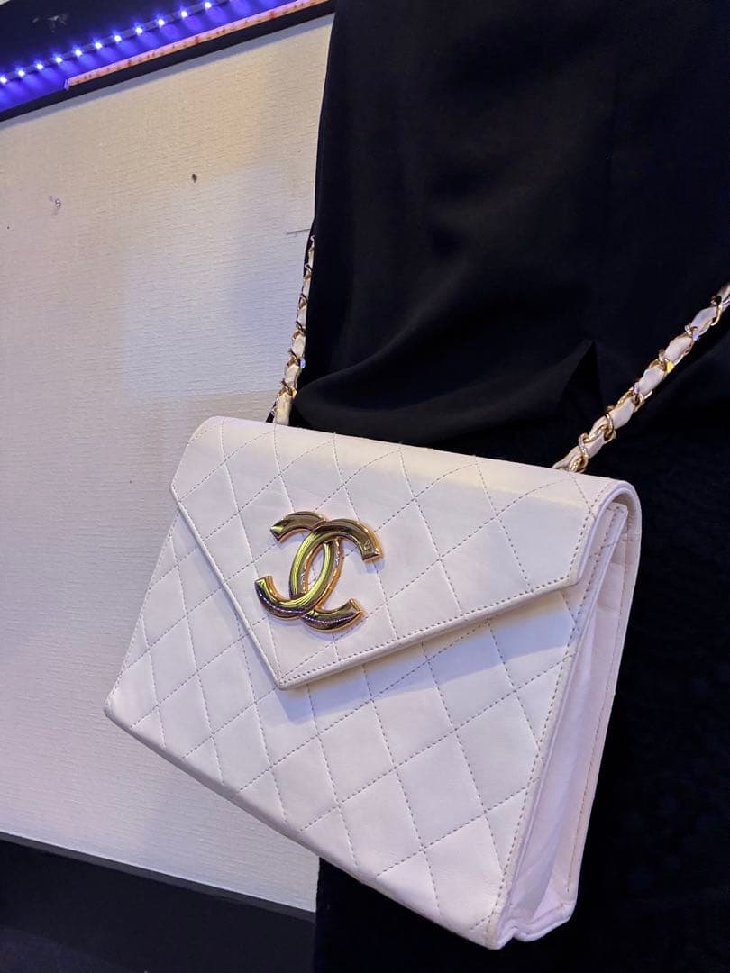 CHANEL（シャネル）のヴィンテージショルダーバッグ、ホワイトラムスキン