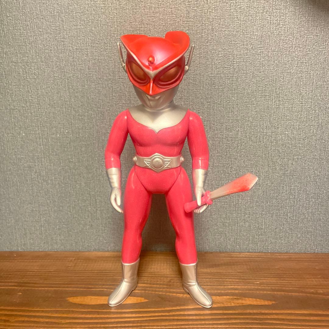 ブルマァク レッドマン 二期版 レッド剣付 ソフビ 面取れ - メルカリ