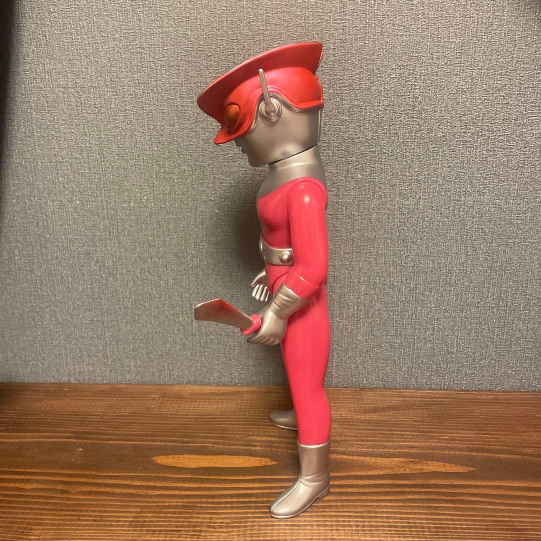 ブルマァク レッドマン 二期版 レッド剣付 ソフビ 面取れ - メルカリ