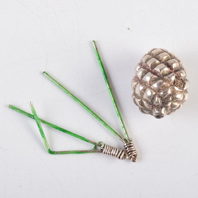 銀製　山本嘉夫（三代　平安梅都）造　松竹梅　置物　共箱　V　R9066